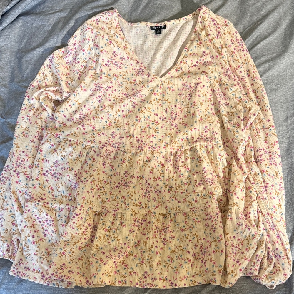 torrid Cream Floral V-Neck Tiered Peplum Blouse
